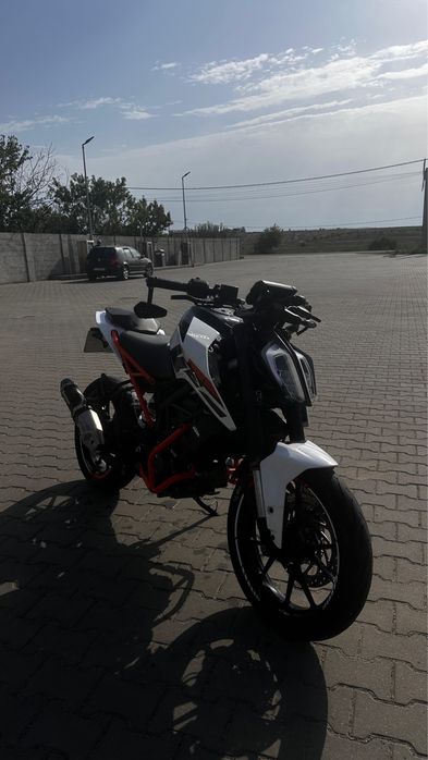 Vând KTM Duke 125