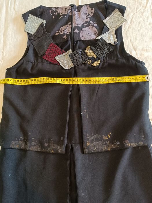 Rochie Desigual neagră -model deosebit cu volane și paiete