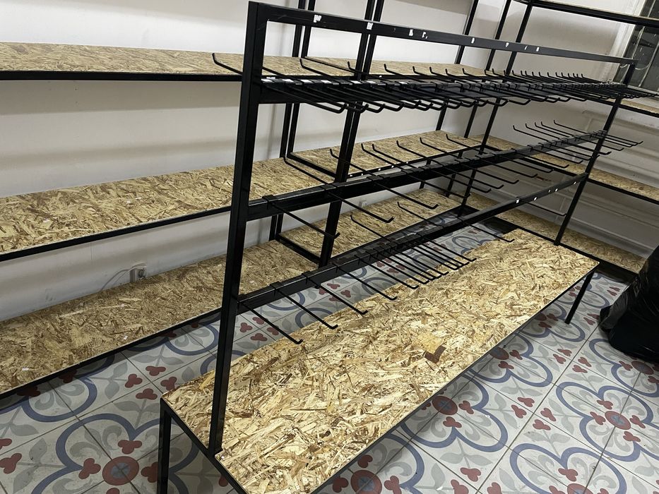 Стеллажи и полки