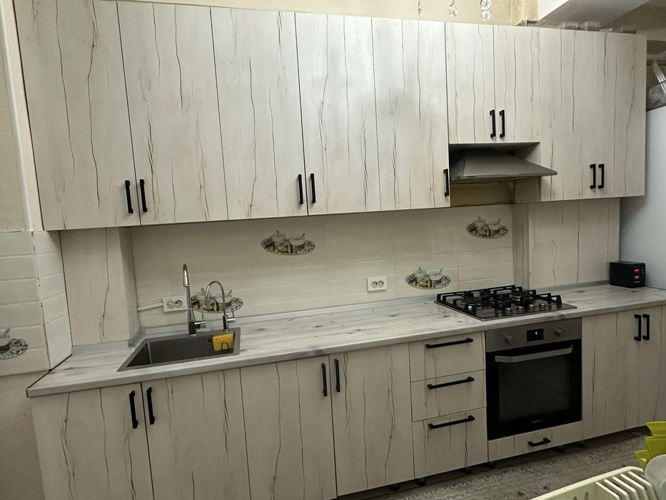 Кухонный гарнитур + 2 шкафчик