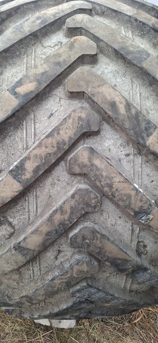 Продам шины б/у на трактор К - 700.