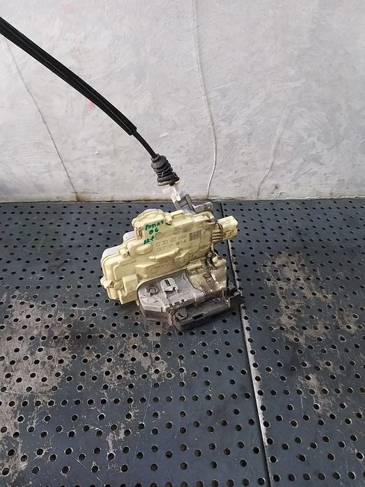 Broasca usa dreapta fata vw passat b6 3c 3c1837016a