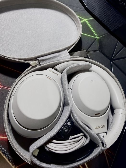 Наушники Sony  1000XM4