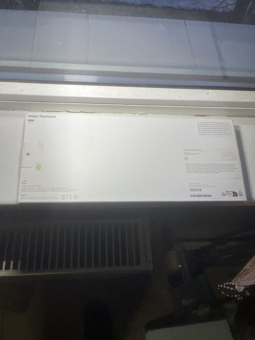 Vand tastatura Magic Keyboard