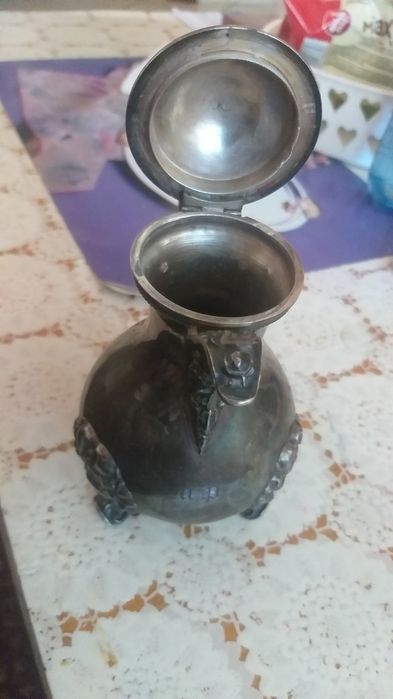 Vand un ibric vechi de colecție din argint