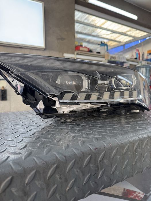 Фар laser matrix audi q7/sq7