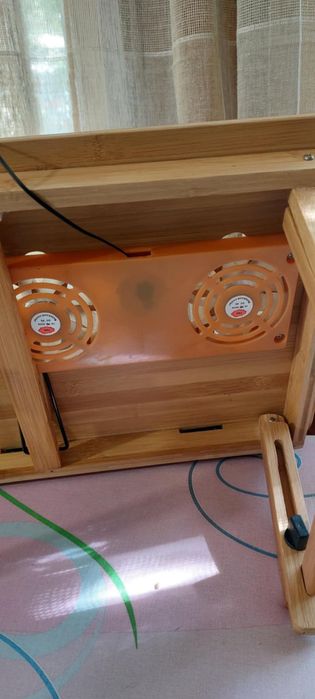 Продавам лаптопна маса