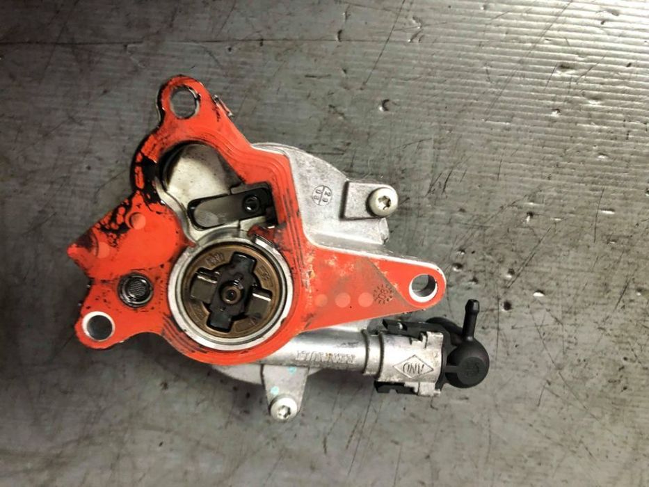 pompa vacuum 2.0 dci renault trafic 2 megane 2 scenic 2  vel satis