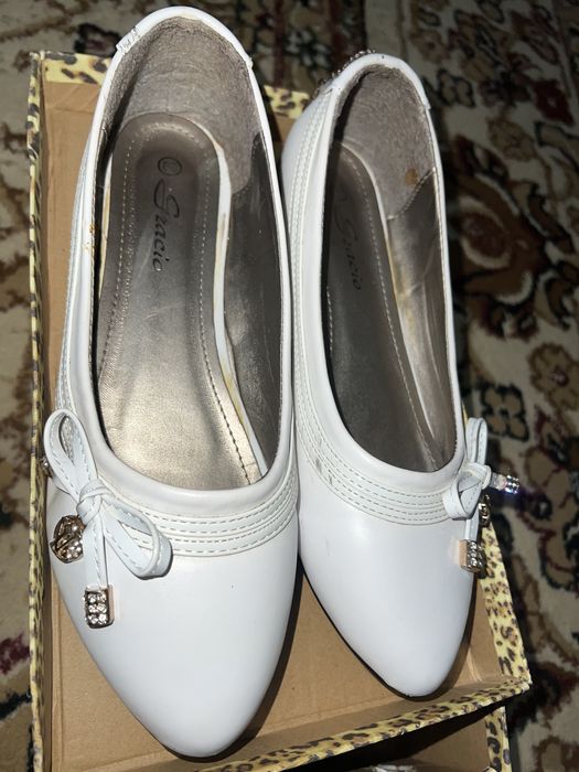 Туфли белые сатылады
