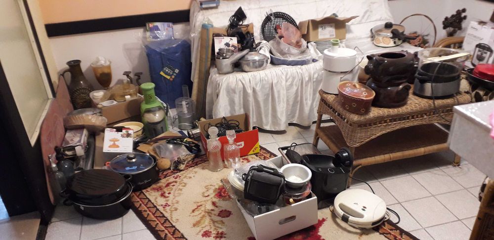 Домакински уреди, стъклени дамаджани.