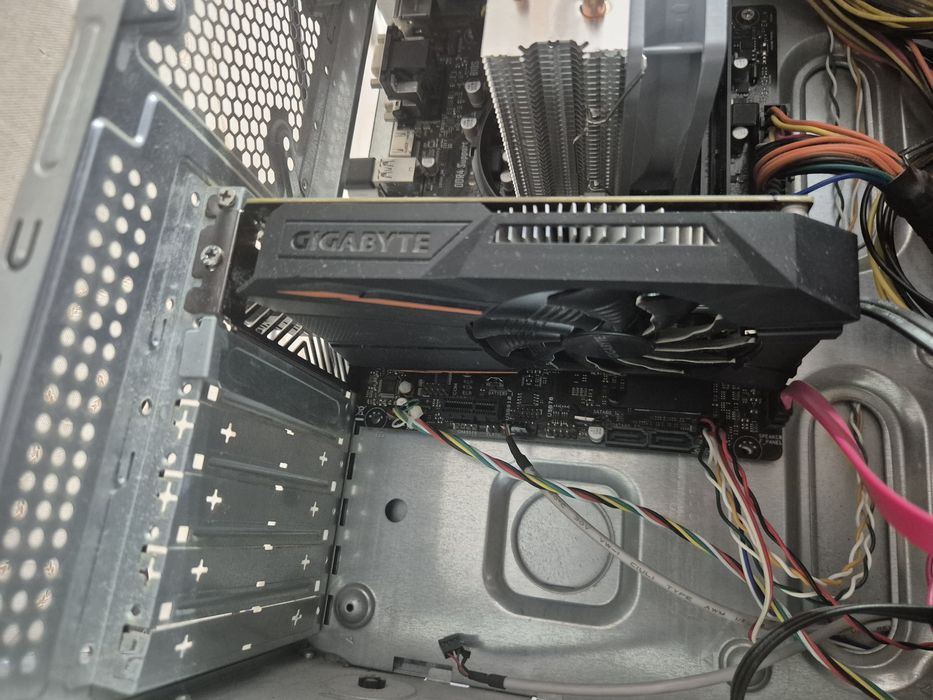 Продаю RX 560 НА 4GB