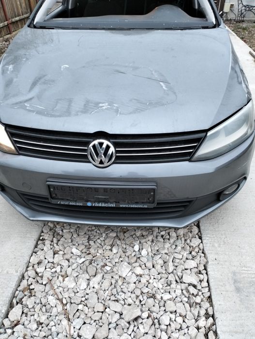 Bara fata vw Jetta 2012 . 1.6 tdi cayc. Manuala