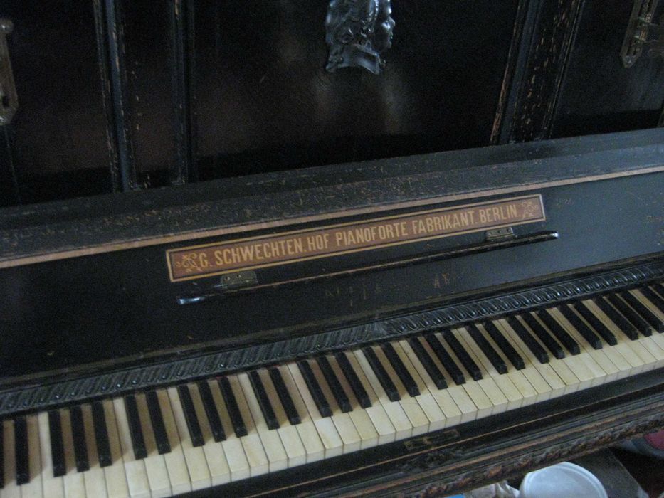 Пианино 1898г Произведено в Германии.