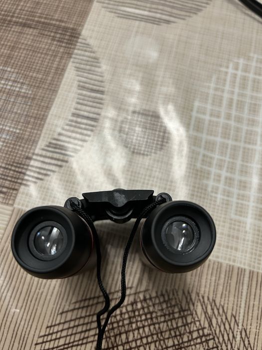 Бинокъл сгъваем чисто нов