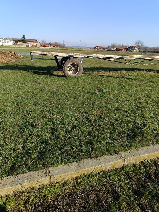 Продавам платформа