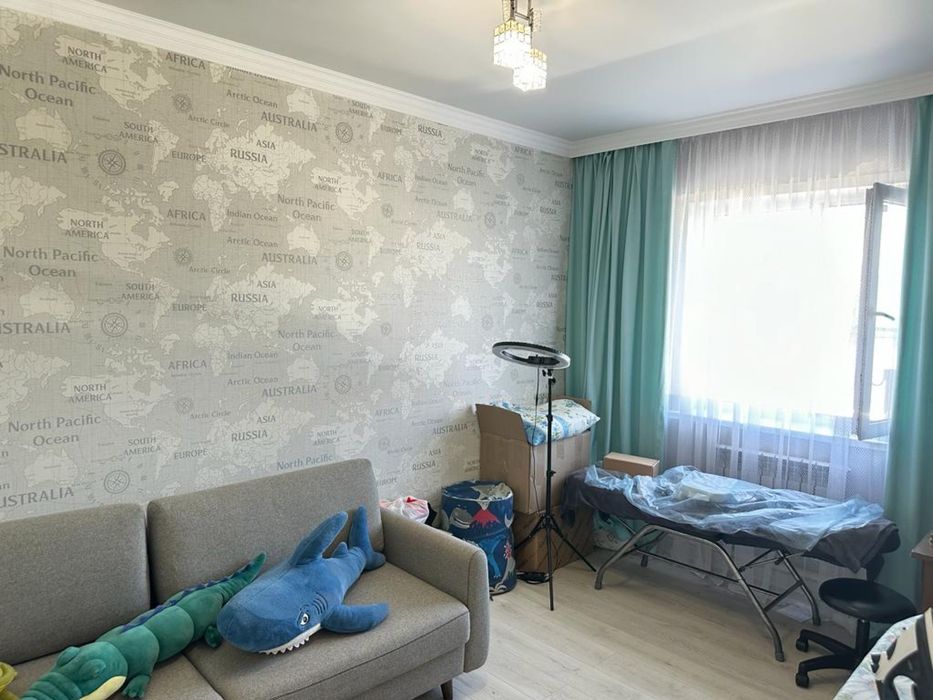 Дом в центре район 3 школы !