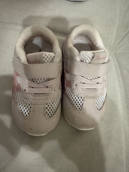 Кроссовки детские на девочку