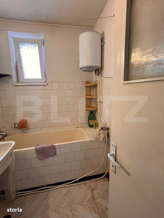 Apartament cu 3 camere, ultracentral, semidecomandat