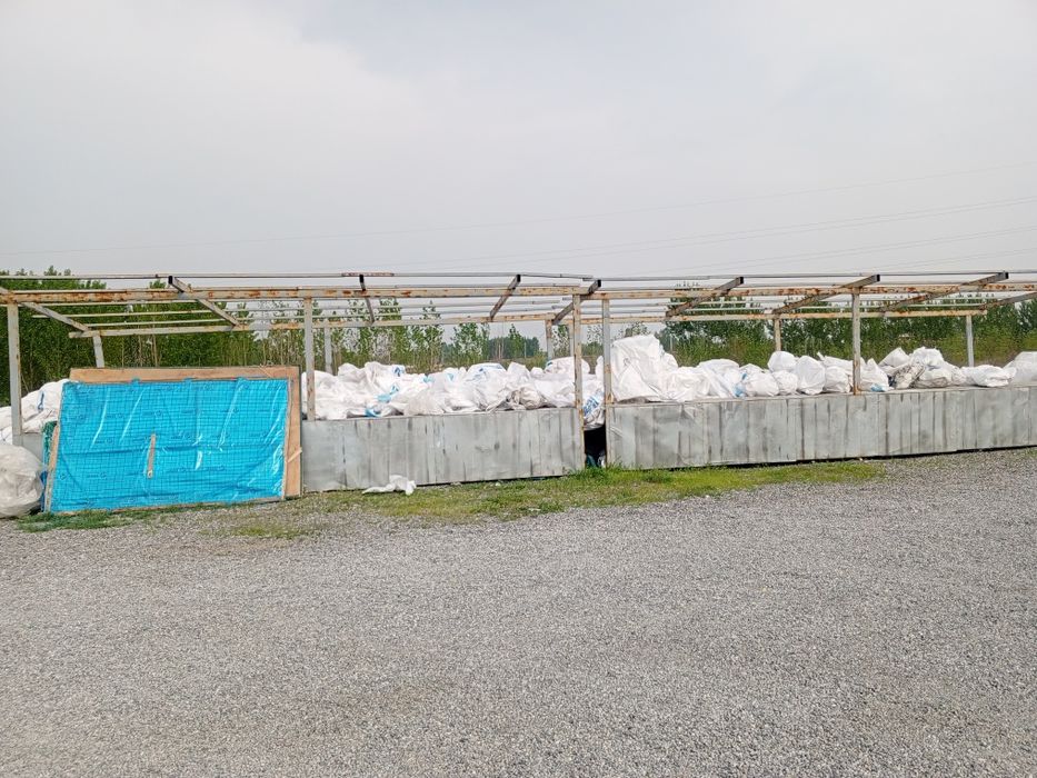 Прилавка сотилади 2.5 га 18 метр бозорчалар дуконлар учун мустахкам