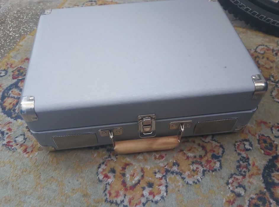 PICK UP compact portabil Nostalgie (functii moderne bluetooth si USB)