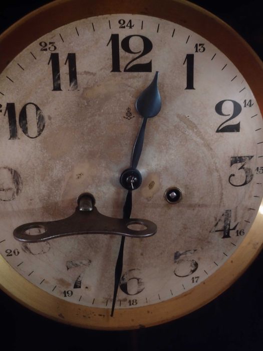 pendula perete  din 1927  Gustav Becker