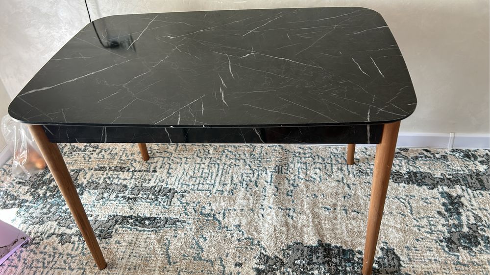 Айна мен стол сатылады