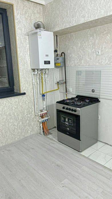 Uy sotiladi. Yashinobod Olmos rezedent. 4xona. 95kv.m