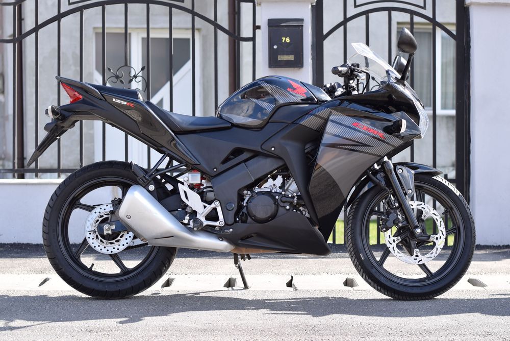 HONDA CB 125F 125R IMPECABILA Imp Germania! ( CBF 16 ani A1 CBR YZF )