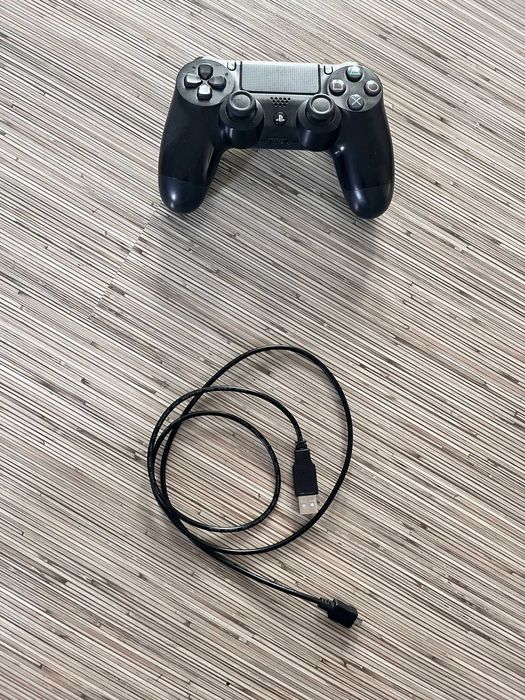 PlayStation 4 - 2 extra controllers + EA FC24 & F122