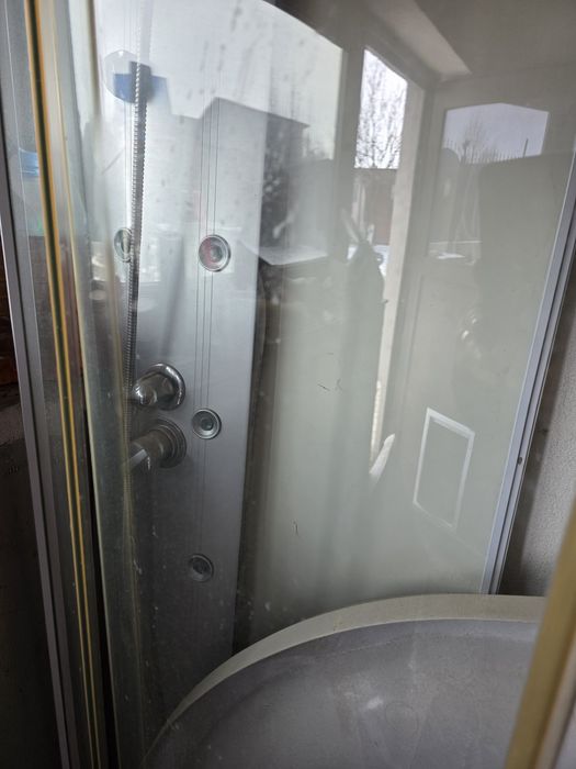 Cabina de dus cu hidromasaj
