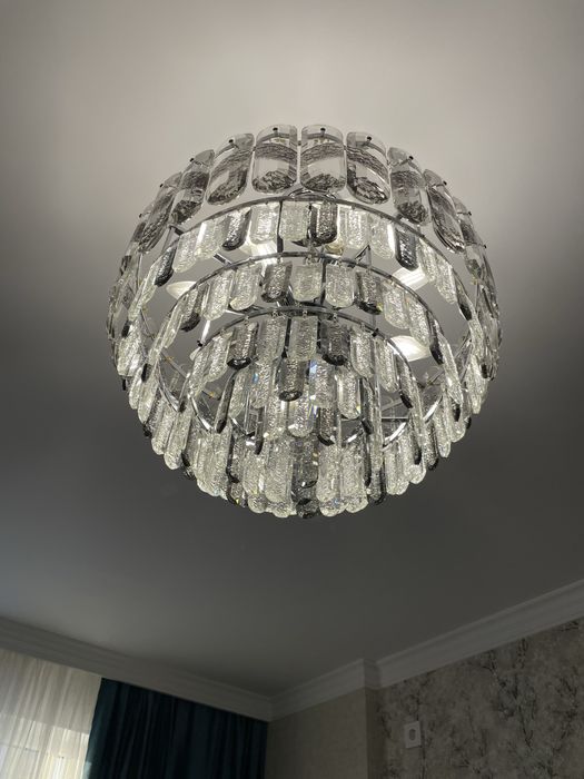 Продам люстрю ,большая из двенадцати рожков