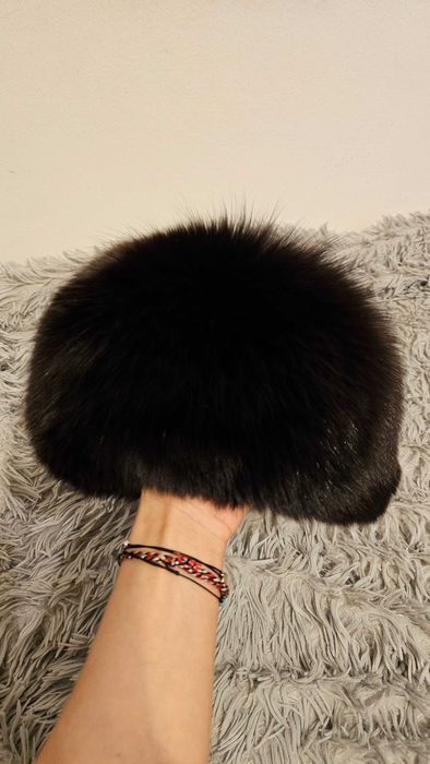 Căciulă neagră de blană de vulpe