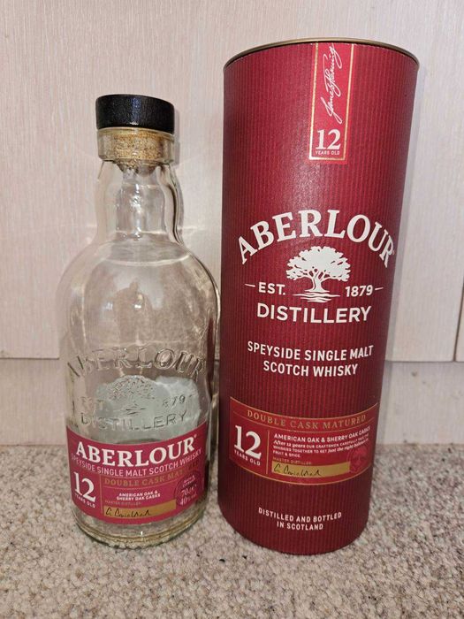 Бутилки от уиски в оригиналните им кутии