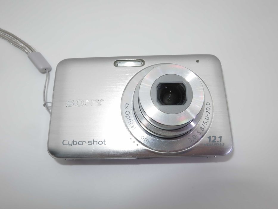 Sony Cyber-shot DSC W310 ултра компактен фотоапарат в сребърен метален корпус, цифрова камера в чудесно състояние, пълен комплект, работи отлично