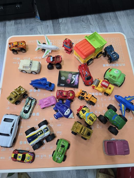 Игрушки машинки разные