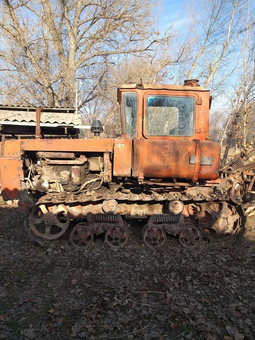 Трактор ДТ 75 гусеничный