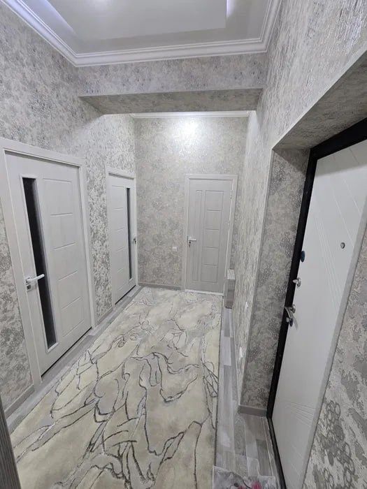 Продаю 1 комнатную квартиру Янгихает метро Узгариш