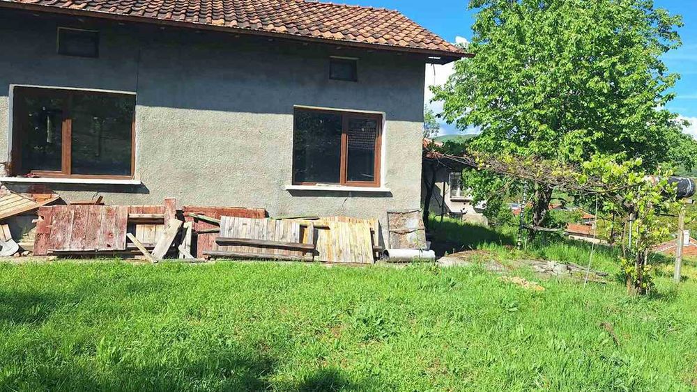 Два парцела с две къщи в село Чеканчево област София