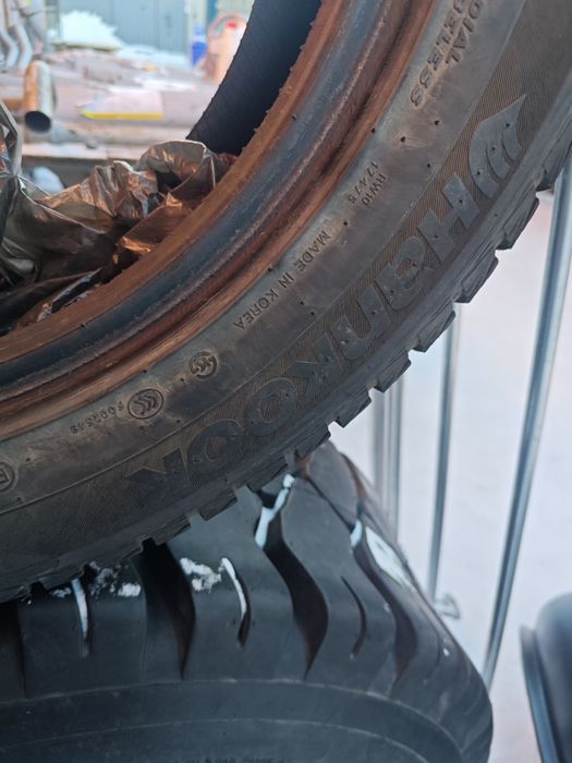 Продам комплект зимних шин