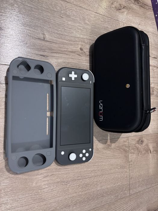 Vand consola Nintendo Switch + 5 jocuri