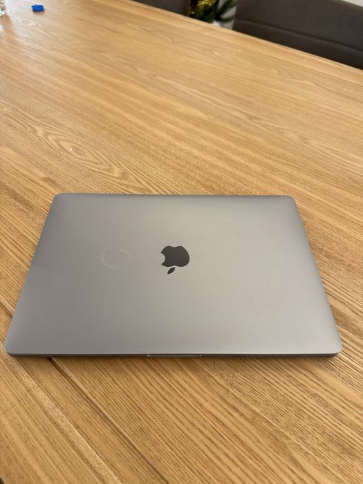 MacBook Pro 13” M1, 16 GB RAM – отлично състояние