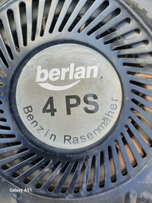 Бензинова косачка за трева.