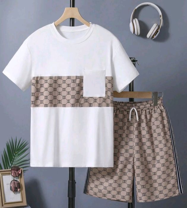 Vând compleuri de vara bărbătești la 200 lei bucata mărimi M / XL.