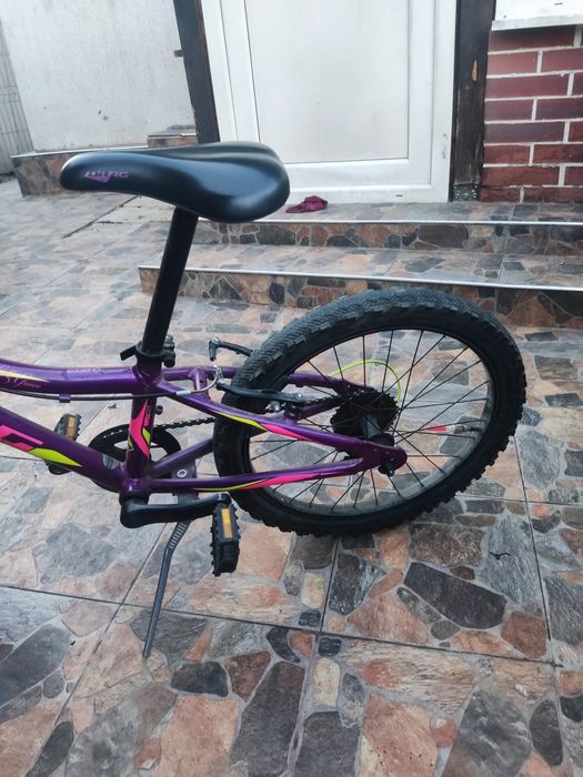 Продавам детско колело драг