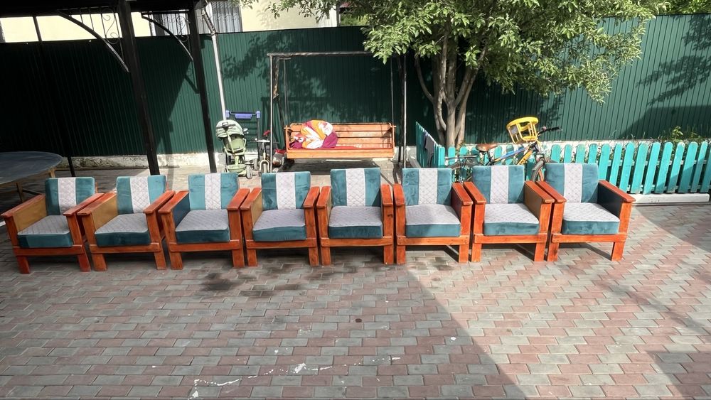 Стол и 8 шт кресло продам