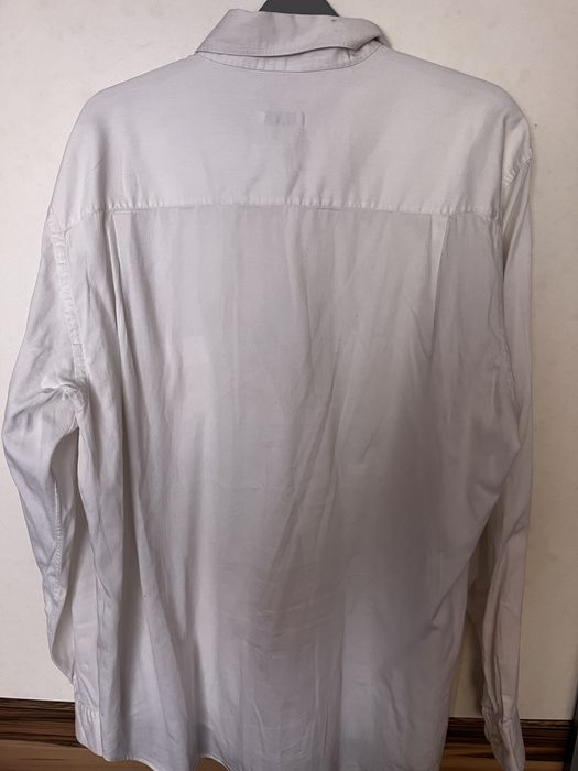 Бяла риза с дълъг ръкав