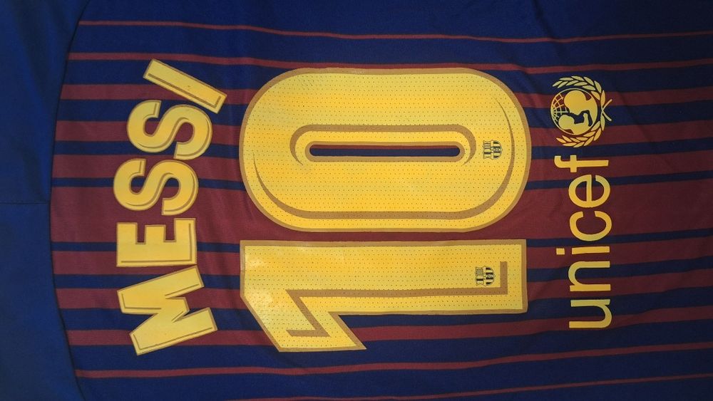 Tricou original Barcelona cu Messi