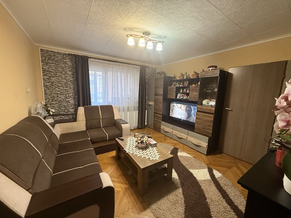 Vând apartament în Medias gura campului! 60000 pretul este nogociabil