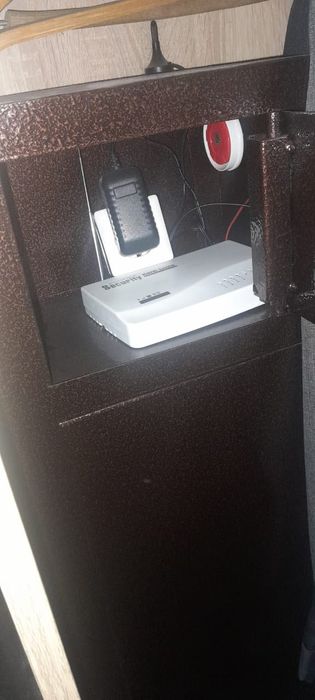 Продам сейф новый