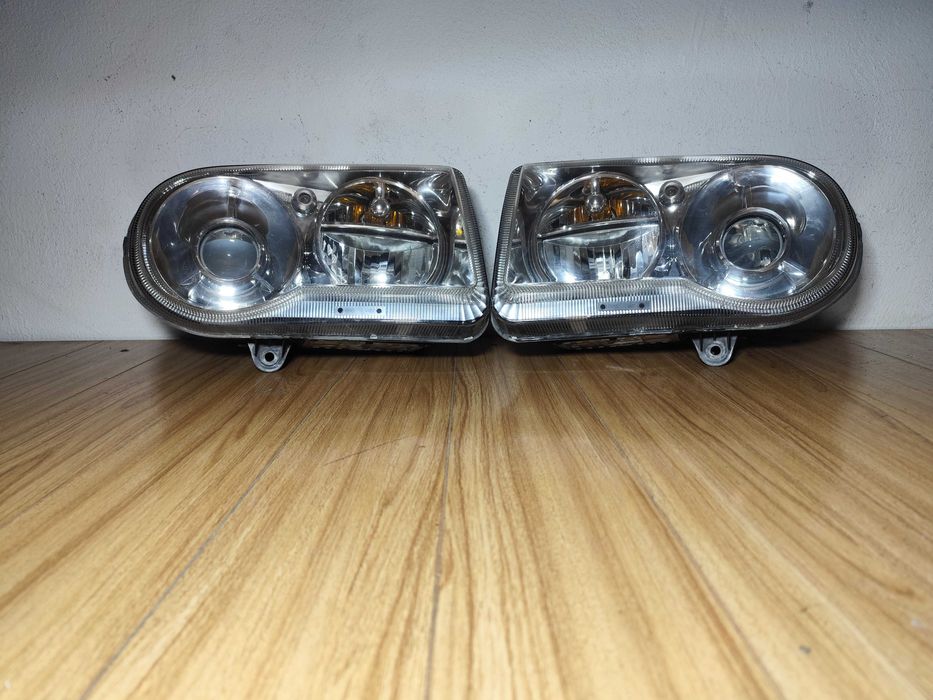 Фары 2шт XENON Оригинал Chrysler 300C 04-11г Крайслер 300С передние